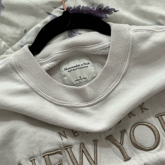 Abercrombie & Fitch Destination Sunday Crew - Picture 3 of 3